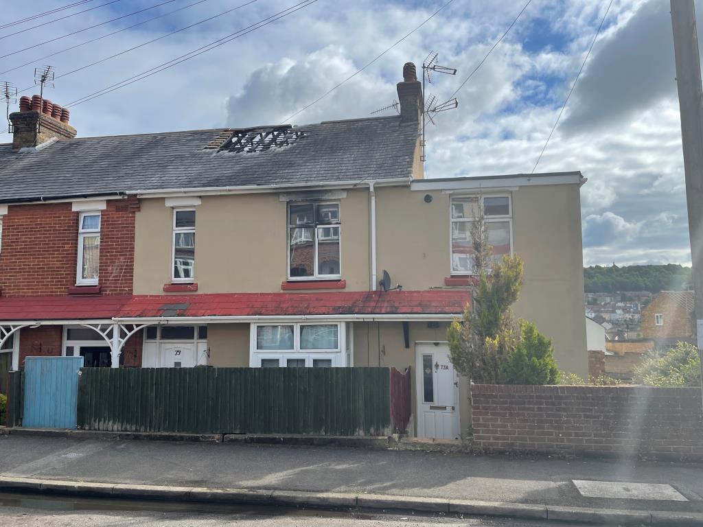 Lot: 103 - FIRE DAMAGED HOUSE FOR REPAIR WITH ANNEX INVESTMENT -